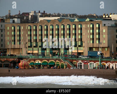 Das Thistle Hotel direkt am Meer in Brighton Stockfoto