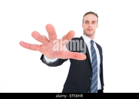 Ernsthaften Geschäftsmann im Anzug gestikulieren Stockfoto