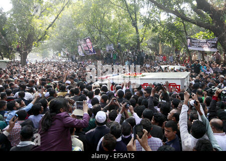 Dhaka, Bangladesch. 27. Januar 2015. Der Körper von Arafat Rahman Coco wird die Baitul Mokarram Nationalmoschee für Namaz-e-Janaza am Dienstag genommen. Dhaka, Bangladesch © Suvra Kanti Das/ZUMA Wire/ZUMAPRESS.com/Alamy Live News Stockfoto