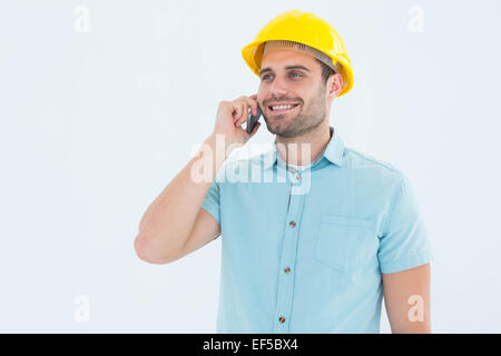 Glücklich männlichen Architekten im Gespräch auf dem Handy Stockfoto