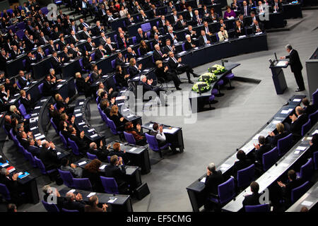 Berlin, Deutschland. 27. Januar 2015. Der deutsche Bundespräsident Joachim Gauck spricht während einer Sitzung in Gedenken an den 70. Jahrestag der Befreiung des Vernichtungslagers Auschwitz Nazi im Bundestag, das Unterhaus des Parlaments, in Berlin, Deutschland, am 27. Januar 2015. © Zhang Fan/Xinhua/Alamy Live-Nachrichten Stockfoto