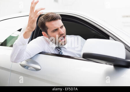 Geschäftsmann erleben Wut im Straßenverkehr Stockfoto