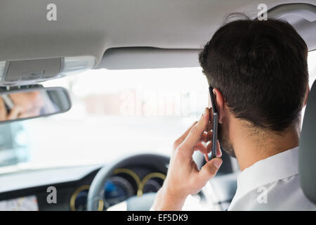 Jungunternehmer am Telefon Stockfoto