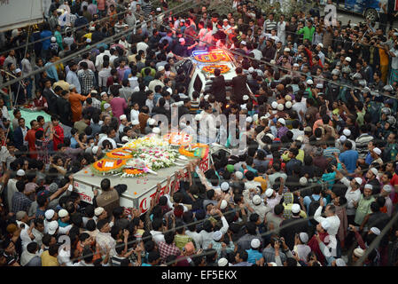 Dhaka, Bangladesch. 27. Januar 2015. Millionen von Menschen besuchen die Beerdigung von Arafat Rahman Koko, Sohn von Bangladesch ehemaliger Premierminister Khaleda Zia, in nationale Moschee in Dhaka, Bangladesh, 27. Januar 2015. Der jüngste Sohn von Bangladesch Ex-Premierministerin Khaleda Zia starb am Samstag in einem Krankenhaus in Malaysia. © Shariful Islam/Xinhua/Alamy Live-Nachrichten Stockfoto