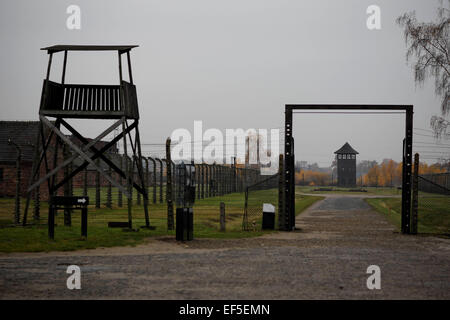 (150127)--Brüssel, 27. Januar 2015 (Xinhua)--Foto am 9. November 2012 zeigt das ehemalige Konzentrationslager Auschwitz in Oswiecim, Polen. Die Feierlichkeiten zum 70. Jahrestag der Befreiung von Auschwitz Konzentration Lagers begann am Dienstagmorgen in der polnischen südlichen Stadt Oswiecim. Das Konzentrationslager wurde 1940 von den deutschen vor allem für das Ziel der polnischen Gefangenen einsperren gegründet. Seit 1942 wird er Europas eines der größten Orte jüdischen Vernichtungskrieg, mit mehr als 1,1 Millionen Menschen getötet, darunter auch Polen, Rumänen und sowjetischen Gefangenen. Das Lager war l Stockfoto