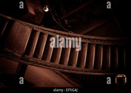 Alte Treppe in Sepia-Farben Stockfoto