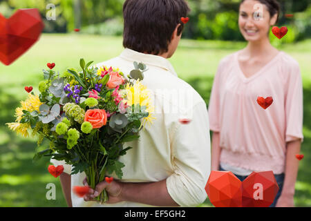 Zusammengesetztes Bild des Menschen zu einen Blumenstrauß an seinen Freund präsentieren Stockfoto