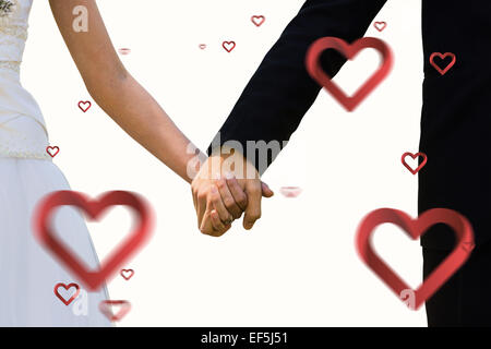 Zusammengesetztes Bild des Innenfeldes frisch vermählte Paar Holding Hände im park Stockfoto