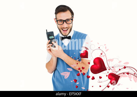 Zusammengesetztes Bild geeky Hipster hält ein Retro-Handy Stockfoto