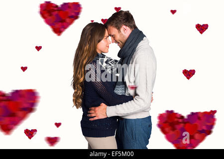 Zusammengesetztes Bild der Seitenansicht des jungen Paares zu umarmen Stockfoto
