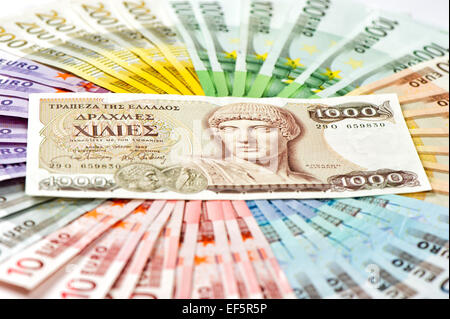 alte griechische Drachme und Euro Bargeld Banknoten. Griechenland Euro Krisenkonzept Stockfoto