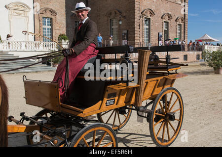 Internationaler Wettbewerb für traditionelle Wagen La Venaria Reale, Konkurrenten tragen die Kleiderordnung, Herr Pellizzer Matteo Stockfoto