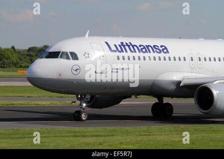 LUFTHANSA AIRBUS A320-211 Flugzeug D-AIPE Flughafen MANCHESTER ENGLAND 14. Mai 2014 Stockfoto