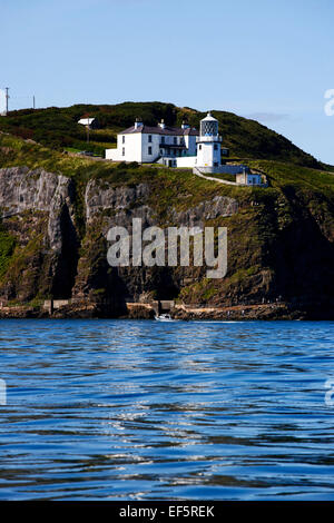 Blackhead Leuchtturm auf der Klippe in County Antrim-Nordirland Stockfoto