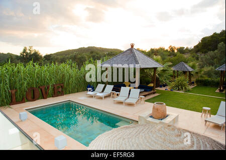 Am Pool, Ibiza, Spanien Stockfoto