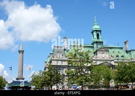 Montreal, Kanada - 26. Juli 2008: Place Jacques Cartier (Jacques Cartier Quadrat), Nelson Column und Montreal City Hall. Stockfoto