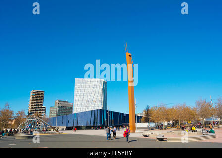 Parc De La Forum, Placa Leonardo da Vinci, mit Museo Blau Naturhistorische Museu, Forum-Bereich, Sant Marti, Barcelona, Spanien Stockfoto