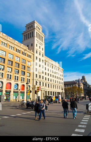 Menschen Kreuzung Street, Placa de Catalunya, quadratische Katalonien, Barcelona, Spanien Stockfoto