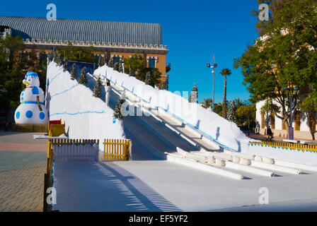 Schnee schieben, Cuartel de Artilleria Barrrio del Carmen Bezirk, Murcia, Spanien Stockfoto