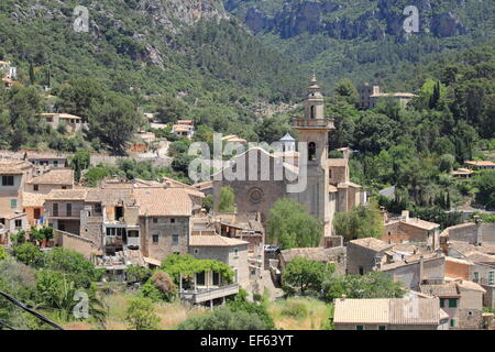 Panoramablick auf das Mittelmeer Dorf Valldemossa in Mallorca, Spanien Stockfoto