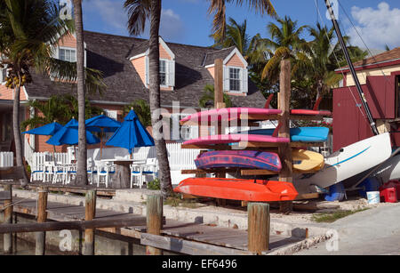 Kajak-Verleih neben Restaurant Patio auf Harbour Island auf den Bahamas Stockfoto