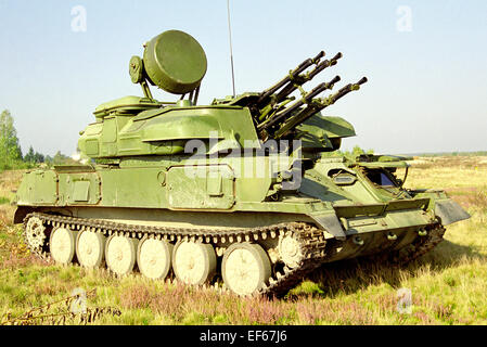 Die ZSU-23-4 "Abgeschlossen" ist ein leicht gepanzerte, selbstfahrende, geführte Anti-Aircraft Waffe Radarsystem (SPAAG) 1999. Stockfoto