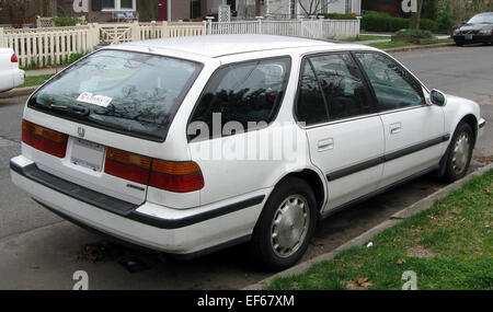 Der Honda Accord Wagon 1992-1993 ist ein kompakter Wagen mit 2,2 l-Vierzylindermotor, Frontantrieb und praktischem Laderaum, was ihn zu einem zuverlässigen Familienfahrzeug macht. Stockfoto