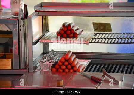 Hot-Dog-Haufen im Hot-Dog Stand Stockfoto