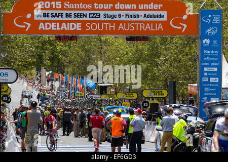 Adelaide, South Australia, Australien. 25. Januar 2015. CADEL EVANS während der Santos Tour Down Under werden sicher sein Mac Stufe 6 zu sehen. © Gary Francis/ZUMA Wire/ZUMAPRESS.com/Alamy Live-Nachrichten Stockfoto