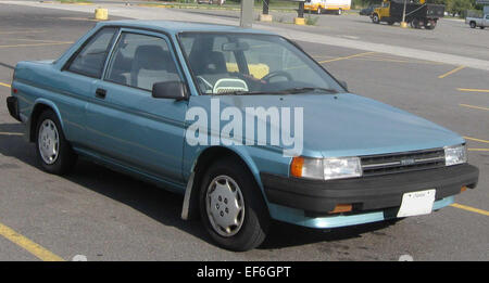 Der Toyota Tercel der dritten Generation, der von 1982 bis 1986 hergestellt wurde, war ein kompakter Wagen, der einen hervorragenden Kraftstoffverbrauch und ein einfaches Design bot. Mit einem Vierzylindermotor war der Tercel für seine erschwinglichen und praktischen Eigenschaften bekannt, was ihn zu einer beliebten Wahl für Erstkäufer und preisbewusste Verbraucher machte. Stockfoto