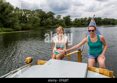 Tretboot, Hausboot "Escargot", selbst angetrieben Boot mit Platz für 4 Personen am Fluss Ruhr, Stockfoto