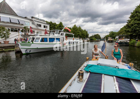 Tretboot, Hausboot "Escargot", selbst angetrieben Boot mit Platz für 4 Personen am Fluss Ruhr, Stockfoto