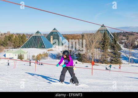 Das Abschleppseil am Edmonton-Ski-Club-Hügel im Park Gallagher, Edmonton, Alberta, Kanada Stockfoto