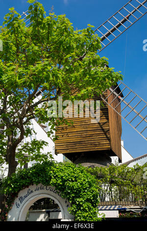 Moulin De La Galette, Windmühle und Restaurant, berühmt geworden durch Renoir Malerei, Montmartre, Paris Frankreich Stockfoto