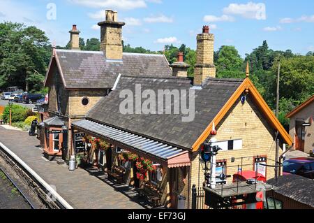 Erhöhten Blick auf die Bahn-Station und Plattform, Severn Valley Railway, Arley, Worcestershire, England, UK, Westeuropa. Stockfoto