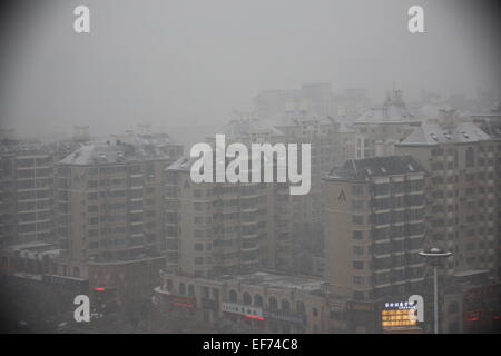 27. Januar 2015 - (CHINA raus) nur für den Gebrauch außerhalb Chinas. Nicht zum Verkauf oder Ausstellung in China. HENAN CHINA JAN 27: der erste Schnee in Xuchang, Henan Provinz in China. © SIPA Asien/ZUMA Draht/Alamy Live-Nachrichten Stockfoto