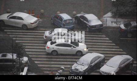 27. Januar 2015 - (CHINA raus) nur für den Gebrauch außerhalb Chinas. Nicht zum Verkauf oder Ausstellung in China. HENAN CHINA JAN 27: der erste Schnee in Xuchang, Henan Provinz in China. © SIPA Asien/ZUMA Draht/Alamy Live-Nachrichten Stockfoto