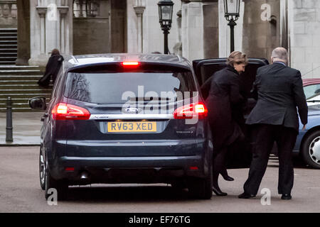 London, UK. 28. Januar 2015.  Marina Litvinenko kommt bei der königlichen Gerichten Gerechtigkeit Credit: Guy Corbishley/Alamy Live News Stockfoto