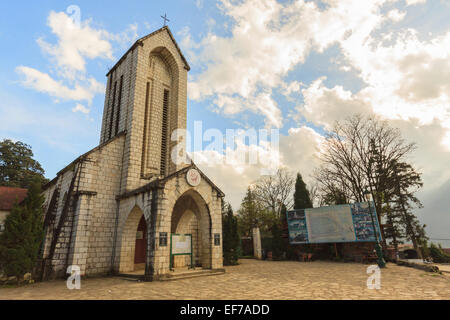 Kirche von Sapa, Lao Cai, Vietnam im bewölkten Tag. Stockfoto