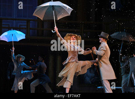 Shanghai, China. 28. Januar 2015. Akteure der Imperial Ice Stars aus Großbritannien führen Schwanensee auf dem Eis während einer Probe in Shanghai, Ost-China, 28. Januar 2015. © Ren lange/Xinhua/Alamy Live-Nachrichten Stockfoto