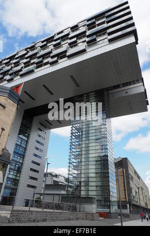 Luxus Apartment Building, Kranhaus Nord im Rheinauhafen am Flussufer Köln. Stockfoto