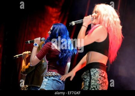 BARCELONA - 23 Mai: Sweet California (Girl-Band) in Primavera Pop Festival von Los 40 Principales. Stockfoto