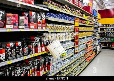 Eine Vielzahl von Luft und Öl Filter für den Verkauf in einem Auto-Teile-shop Stockfoto