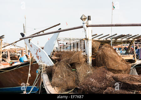 Alten Fischerbooten mit rostigen Metall Netze Stockfoto