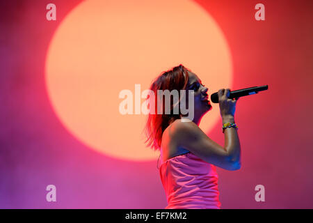 BENICASSIM, Spanien - 19 Juli Lily Allen (berühmte Sängerin) führt auf FIB Festival am 19. Juli 2014 in Benicassim, Spanien. Stockfoto