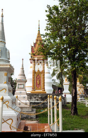 Kunstvoll verzierte Grab befindet sich in Don Khong Insel-Tempel, Schreine Laos. Stockfoto