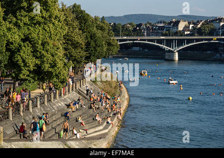 Rhein im Sommer, Basel, Schweiz Stockfoto