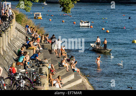 Rhein im Sommer, Basel, Schweiz Stockfoto