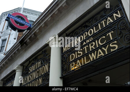 U-Bahn u-Bahnstation South Kensington. London UK. Februar 2015 Stockfoto