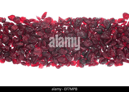 Getrocknete Preiselbeeren, isoliert auf weißem Hintergrund Stockfoto